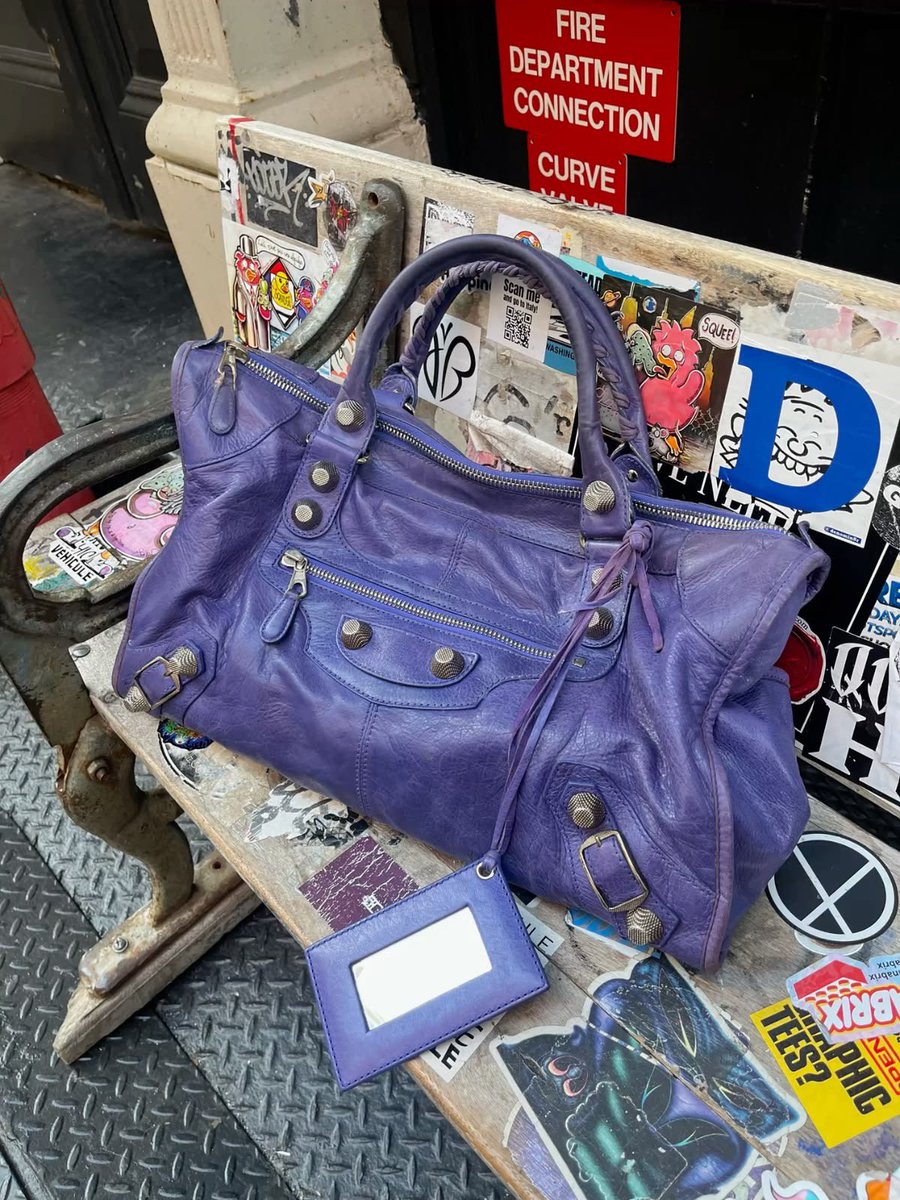 hautecnt's tweet photo. balenciaga city bag https://t.co/IfMZs6AHdF