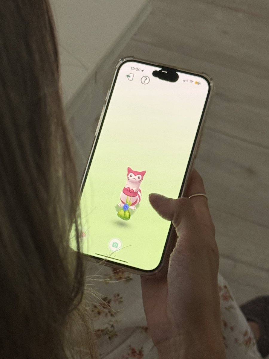LuzuGames's tweet photo. Todos en casa jugando a Pokemon un ratito 🥲❤️ https://t.co/SOfRLo4jFX