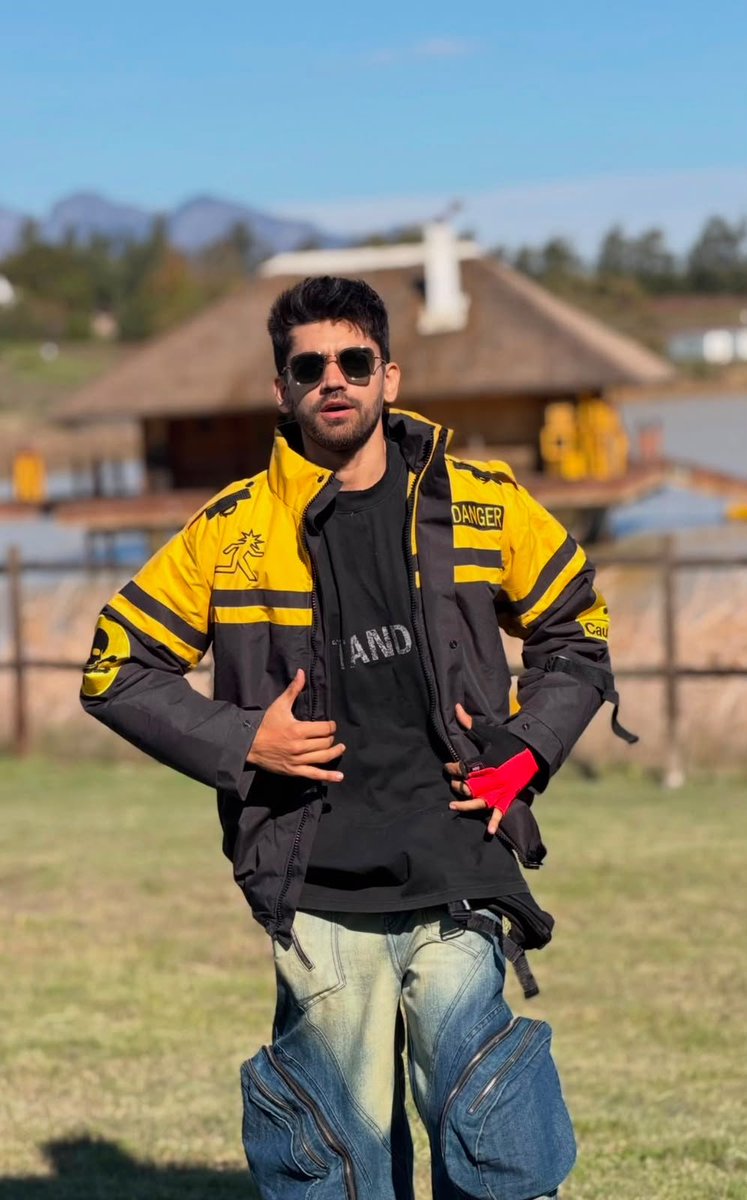 AbhishekRanji13's tweet photo. Did Gaurav Khanna Gaslight 18-year-old girl Ruhanika Dhawan? Tell us

#AvinashMishra said it clearly — you opted out of the group stunt, got an independent stunt, and lost it. That loss is yours. Don’t make Ruhanika the scapegoat for it.

#KKK15 #KhatronKeKhiladi15 #GauravKhanna https://t.co/AltapDgVvD