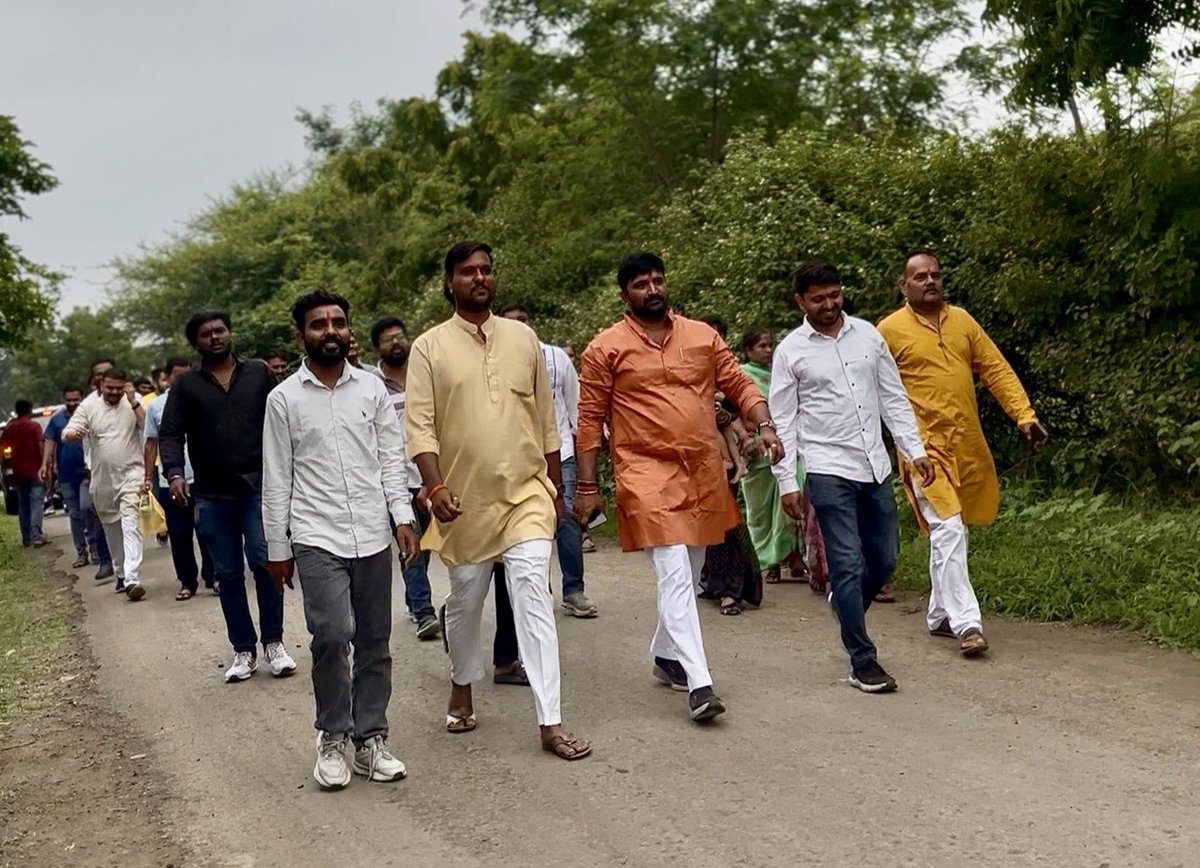 ravibhatbjp's tweet photo. भाजपा के राष्ट्रीय महामंत्री (संगठन) श्री बी.एल. संतोष जी, आदरणीय श्री @KailashOnline जी, विधायक श्री @Ramesh_Mendola जी, नगर अध्यक्ष श्री @Sumitmishrambjp जी एवं पिछड़ा वर्ग मोर्चा नगर अध्यक्ष श्री @NikhilSoni4BJP जी का आत्मीय स्वागत एवं अभिनंदन करने का सौभाग्य प्राप्त हुआ। https://t.co/4D0IIUhlfE