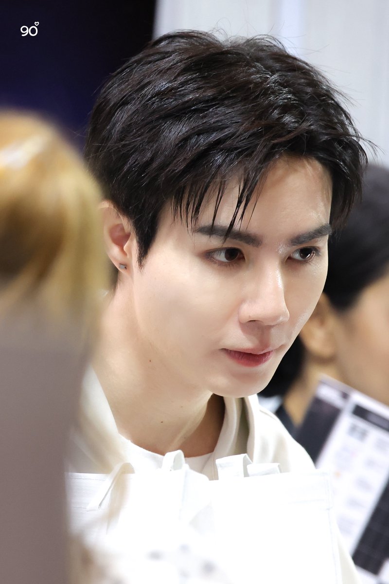 90Rotate's tweet photo. ได้มายืนมองพี่ซีในมุมมองที่เป็นเจ้าของธุรกิจแล้วภูมิใจมากกกก มากมากกกก เติบโตขึ้นเยอะเลย ทั้งซุปเปอร์ซันทั้งCEOซีพฤกษ์  🤍
@zee_pruk #ZeePruk

#SUPERSUN 
#SUPERSUNxSIAMCENTER 
#SUPERSUNPOPUPINBKK https://t.co/nAl4izSkGW