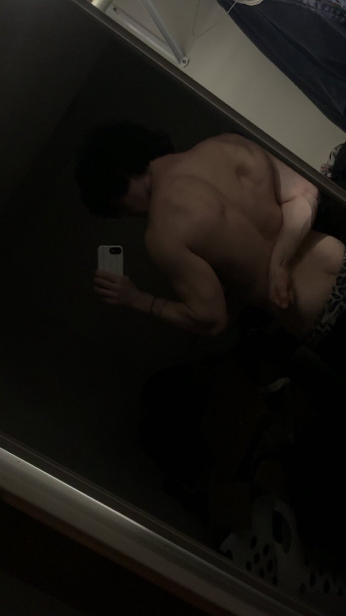 rawr_uou's tweet photo. Just a cheeky picture #nsfwtwtًً #back #biceps https://t.co/UL1K13RnFy