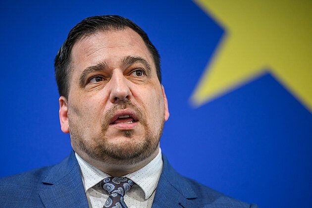 PeulnaMarkvart1's tweet photo. Tady tento nýmand podává trestní oznámení na Doksanského z ANO kvůli tomu,  že sdílel status Pauknera 😆😆😆 Ten status sdíleli asi 3 tisíce lidí,  to bude mít police pořádnou fušku🤣🤣

Bože...označte prosím nějak kretény co tady toto volí... ať jsou poznat 🤣🤣 https://t.co/nauvgwZhej