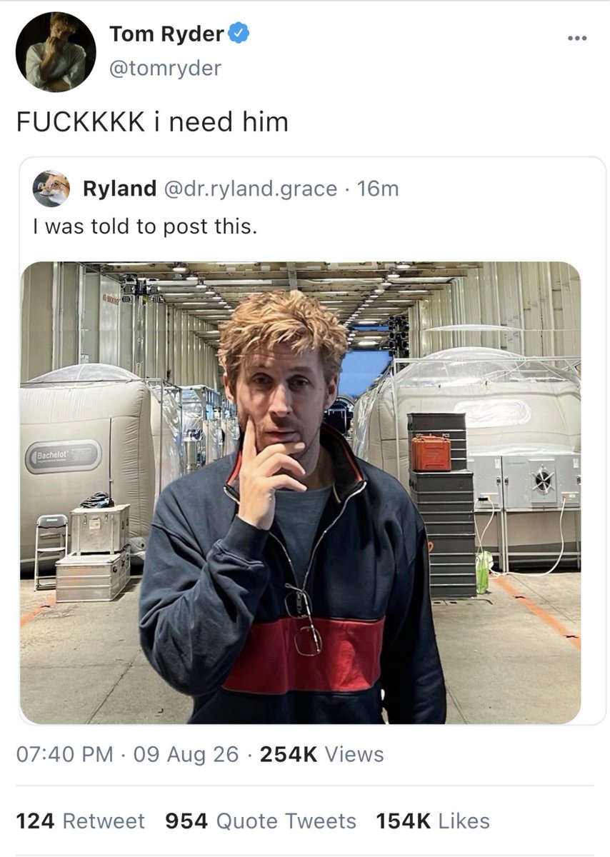 starstruckgrace's tweet photo. #starstruck socmed au!

in which tom mistakes his accounts and posts about ryland on his public one https://t.co/alAWmfmFIU