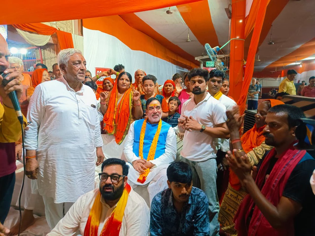 AapKaGopalRai's tweet photo. आज बाबरपुर विधानसभा के शिव क��वड़ मंदिर यमुना विहार में आदि देव महादेव का आशीर्वाद लिया। https://t.co/kl8Mh10w2x