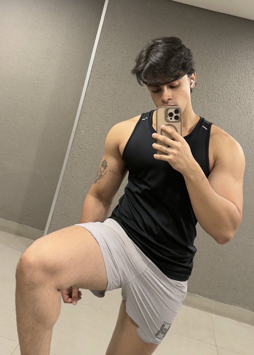 spidertruly's tweet photo. a perna tá crescendo até https://t.co/VJC8ckNqJA