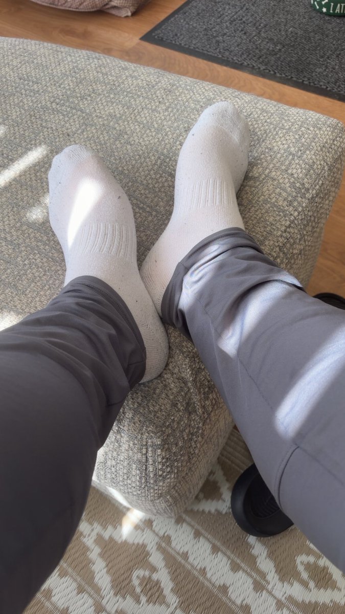 TxmxWxL's tweet photo. need some lucky boy to come and worship these for me 😈 

#scally #whitesocks #sox #dom https://t.co/1kcZkFrjsj
