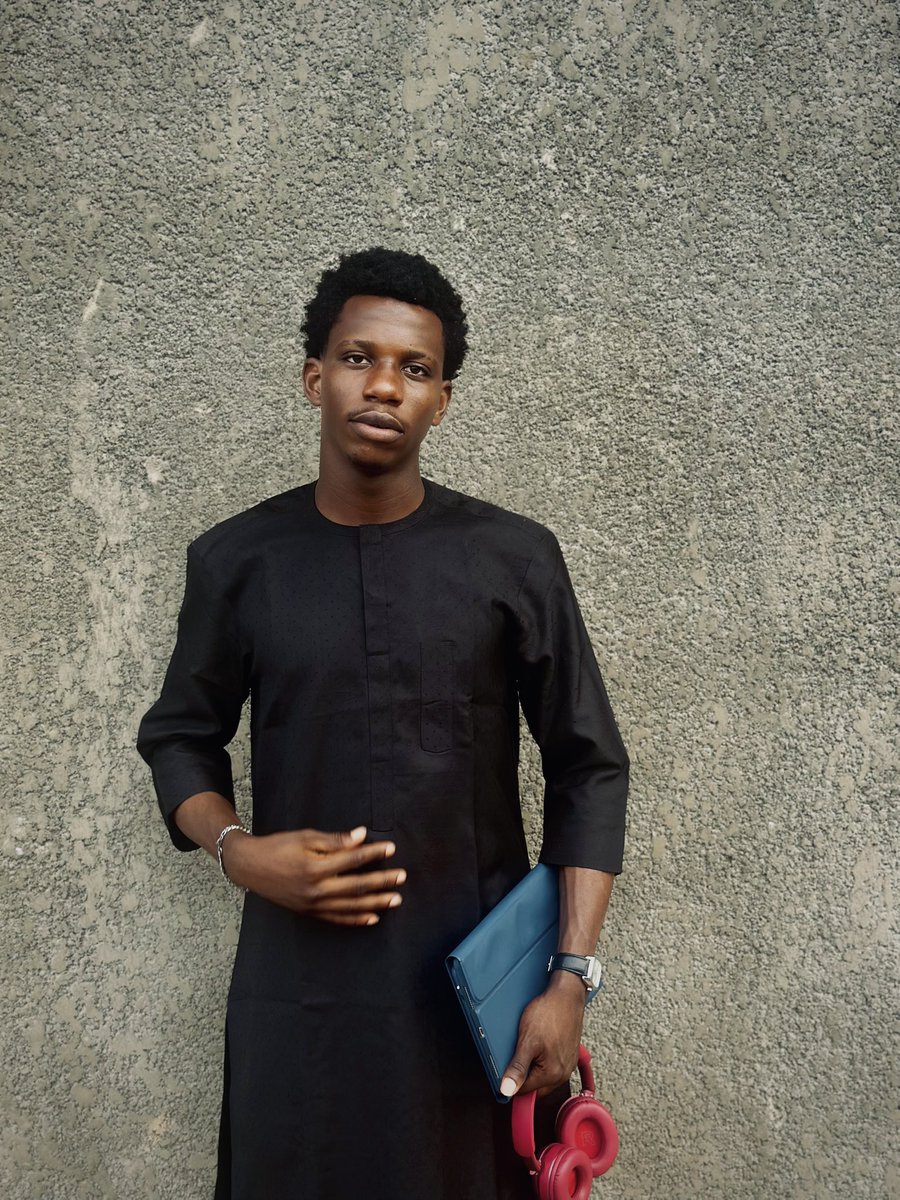 ayoolaoluwanise's tweet photo. feeling onyx🖤 https://t.co/cVBIF7SSNb