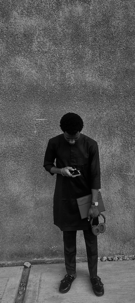 ayoolaoluwanise's tweet photo. feeling onyx🖤 https://t.co/cVBIF7SSNb