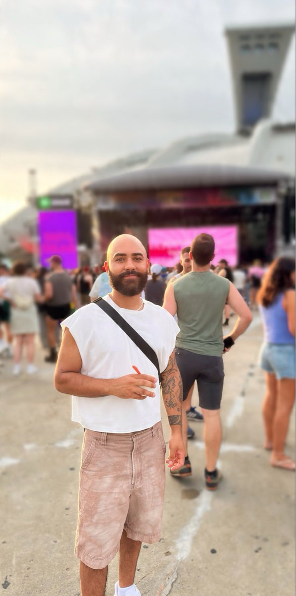 JavixOropeza's tweet photo. Happy Pride MTL 🏳️‍⚧️🏳️‍🌈 https://t.co/sBBKIXw9DY