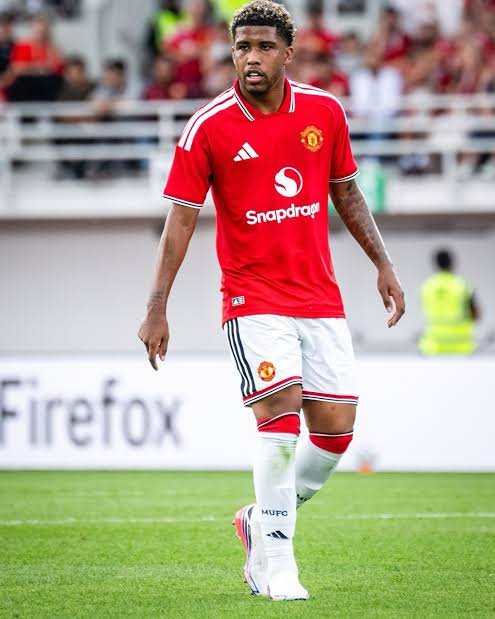 Blue_Footy's tweet photo. Andrey Santos claims in a recent interview that moving to Manchester United is a step up from Chelsea. 🤔 https://t.co/hvzmQNfXt1