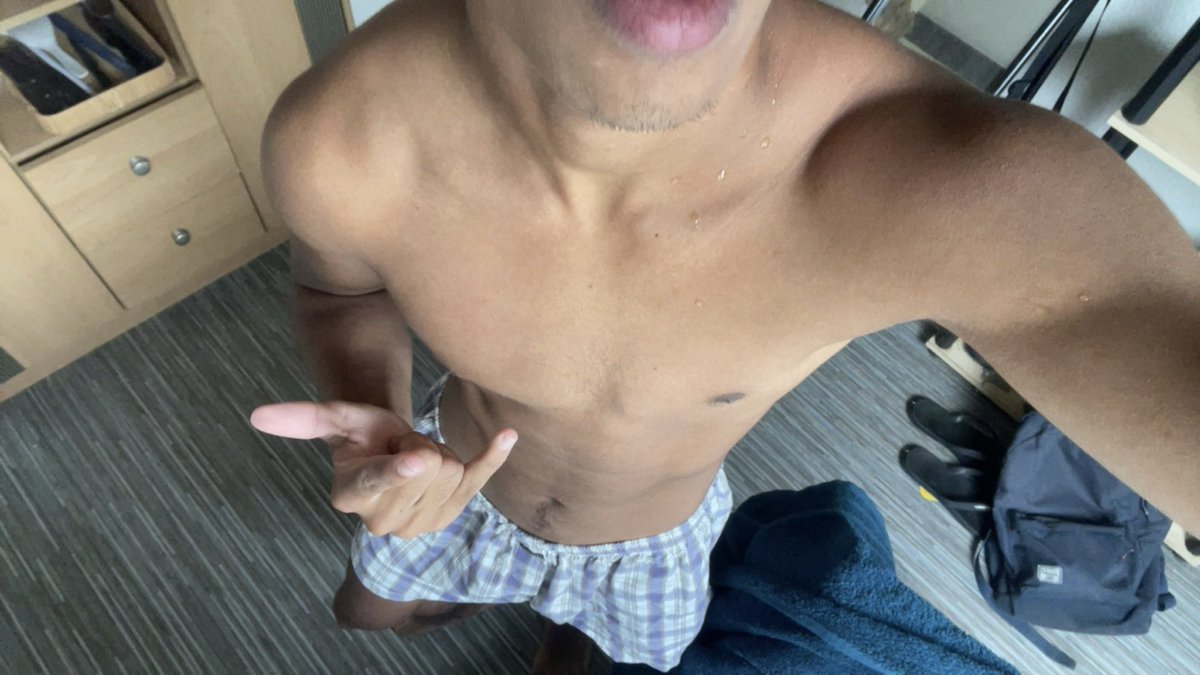 diegooo201's tweet photo. Qui pour venir enlever le p’tit short ? 
#mlm #gay https://t.co/ldz8xI6NYy