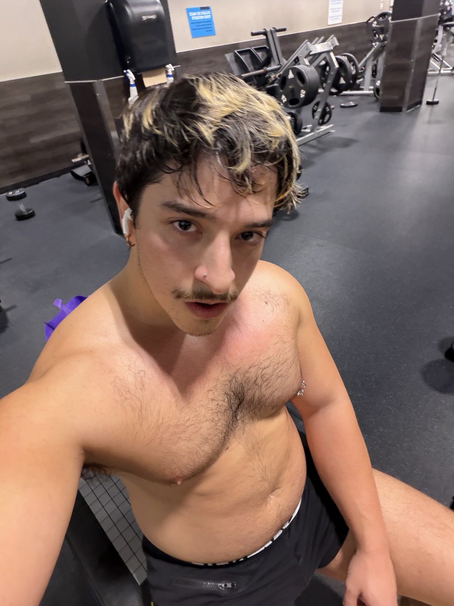 n0thasghey's tweet photo. 3am gym things https://t.co/qoGjN5HWt0
