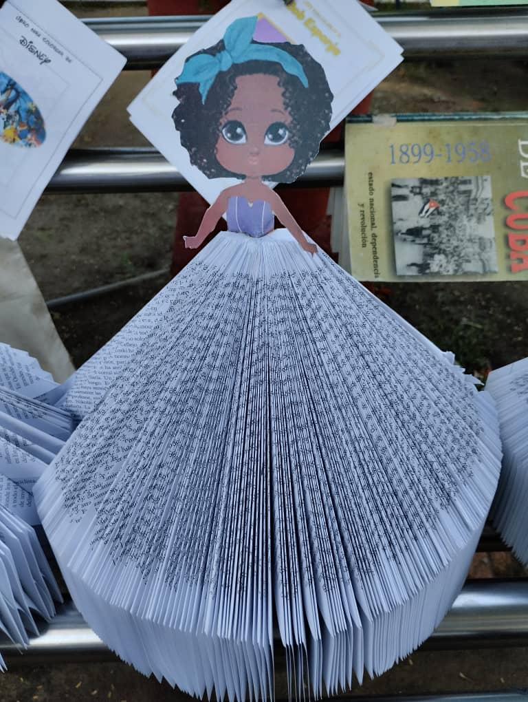 dmcomunic_jatib's tweet photo. La resignificación de los juegos tradicionales en #Jatibonico, nos invita a recuperar prácticas lúdicas antiguas y darles un nuevo sentido en el presente. Hoy, estos juegos no son solo entretenimiento:se convierten en herramientas educativas y culturales #SanctiSpíritusEnMarcha https://t.co/TdMikMDcD8