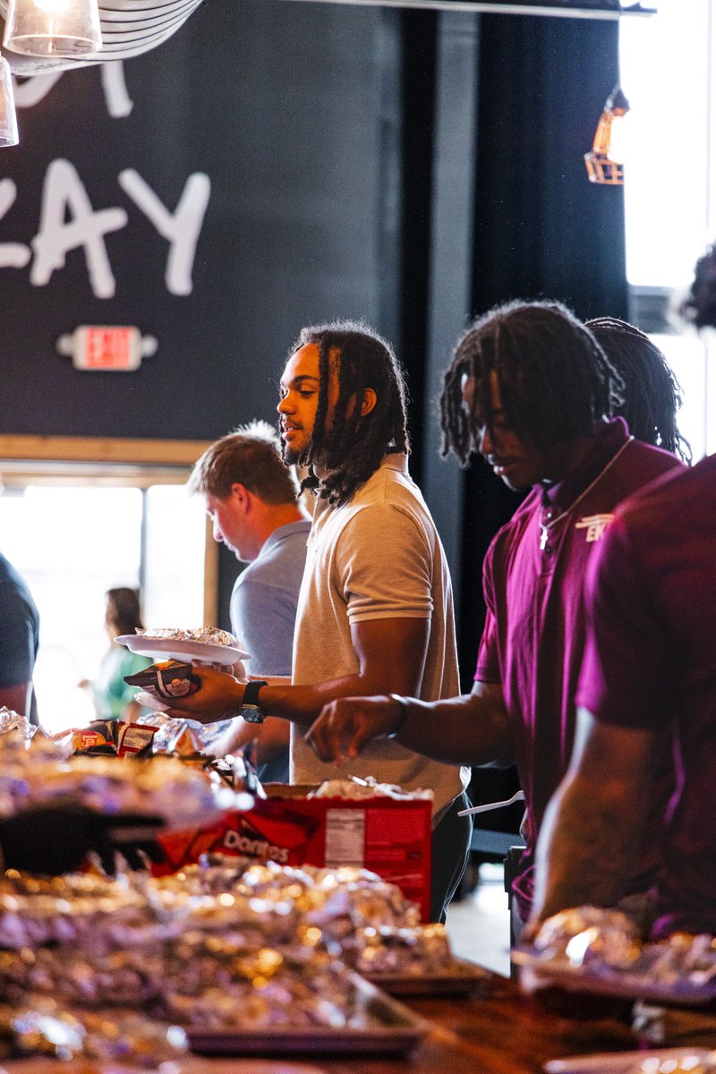 EKUFootball's tweet photo. Thank you to Eastside Community Church for having our guys and providing lunch for the team today!

#E2W | #MatterOfPride https://t.co/YU1a0pJPoz