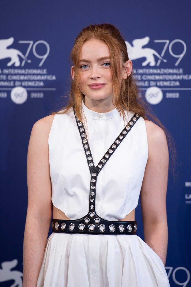 Bollywoodrule's tweet photo. Sadie Sink spotted at 'The Whale' photocall at 79th Venice International Film Festival https://t.co/xGv1ws5zy5