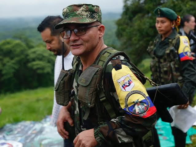 Jorge25529699's tweet photo. 🇨🇴🪖✒️🚨Nuestra misión es capturar o dar de baja estos dos bandidos, AYUDENOS COMPATRIOTA!🤝 ¡FIRMES POR LA PATRIA! @FuerzasMilCol @PoliciaColombia 🚩 https://t.co/pTP7Xdr7F0