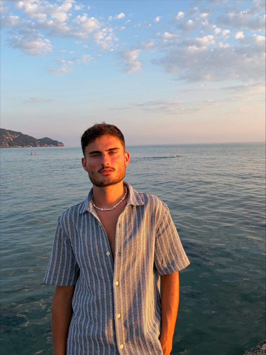 MissParpaing's tweet photo. #LGBTQIAFutureIsQueer 🌅 https://t.co/QEilKP1e4x