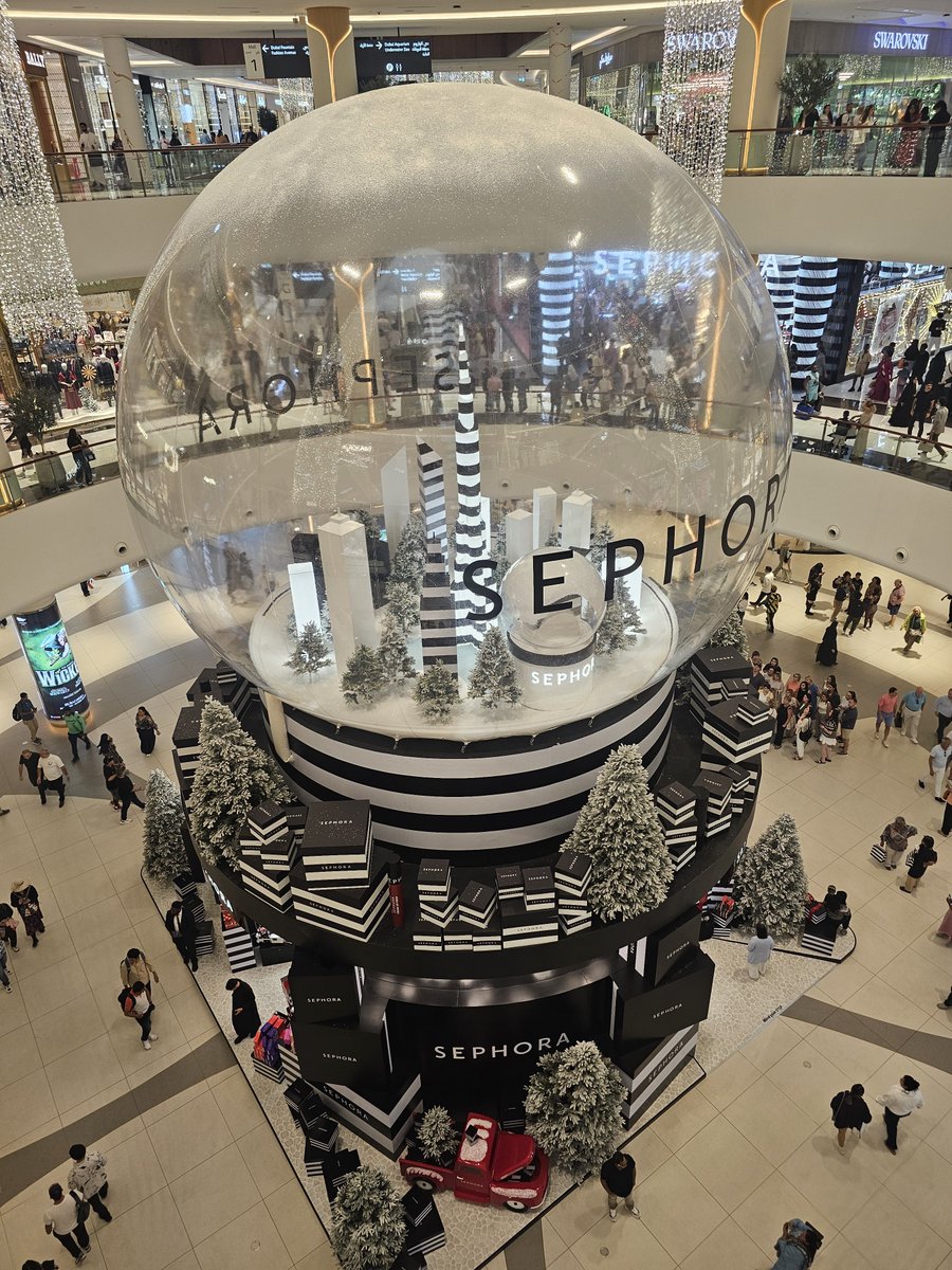 Usman149eb's tweet photo. Dubai Mall https://t.co/e2fXS2R900
