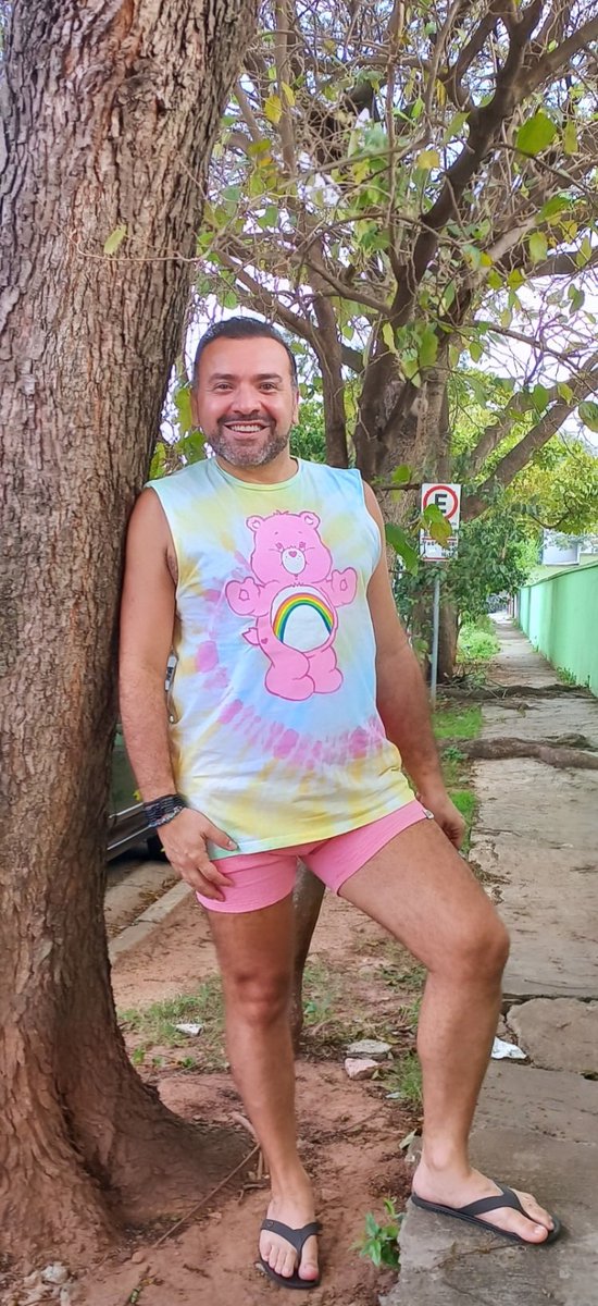 lessathi's tweet photo. Bom domingo! 

Ursinho Carinhoso ou Gostoso? https://t.co/7t9o3r6wir