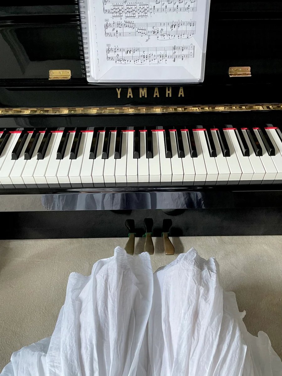 fomesksl's tweet photo. I’m going to practice the piano at home today. I feel like I’ve gotten a little rusty recently 🤣 https://t.co/ndCR5sXbDz