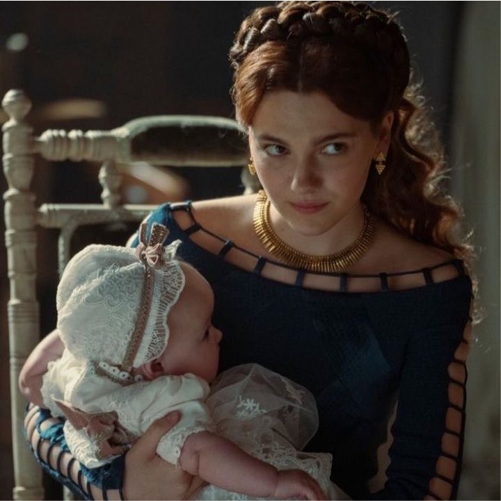 glindanyra's tweet photo. the thought of alicent returning to kingslanding to collect her only daughter, who she promised to return to to walk out under the sun, together and free only to find her dead and gone is a pain beyond imagination. all she did, every escape attempt, every concealment of the truth, for nothing because she has lost who she did all of this for, anyway