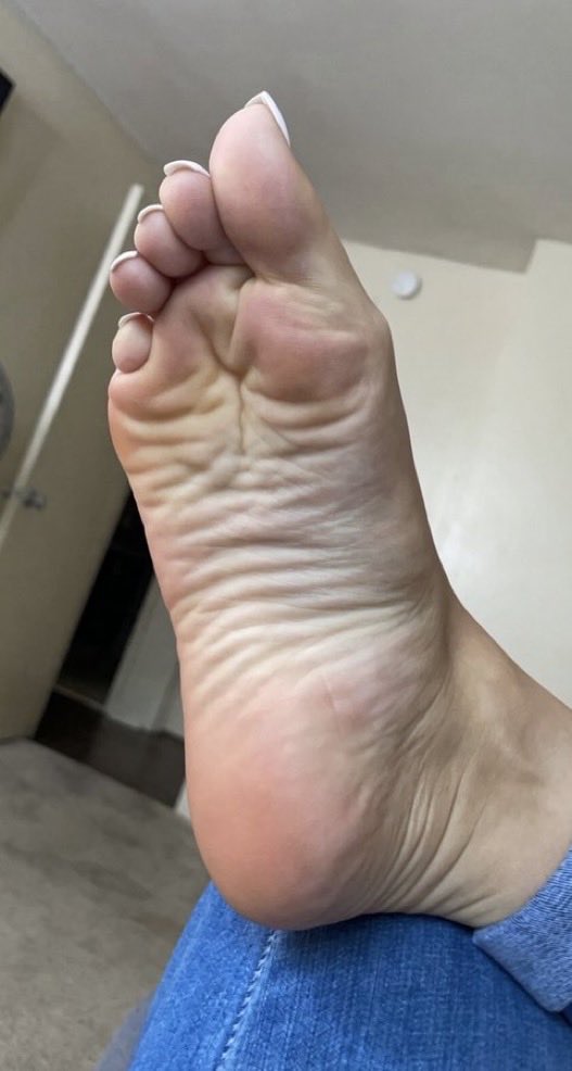 _mistressPookie's tweet photo. Okay fine 🙄 you can smell them. https://t.co/wlvPJb12Gk