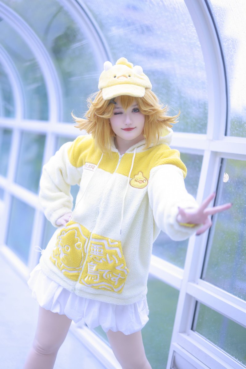 iviezcos's tweet photo. a rainy day doesn’t stop this dragoon from looking cute!

#dokigram https://t.co/nvorSVjLGk