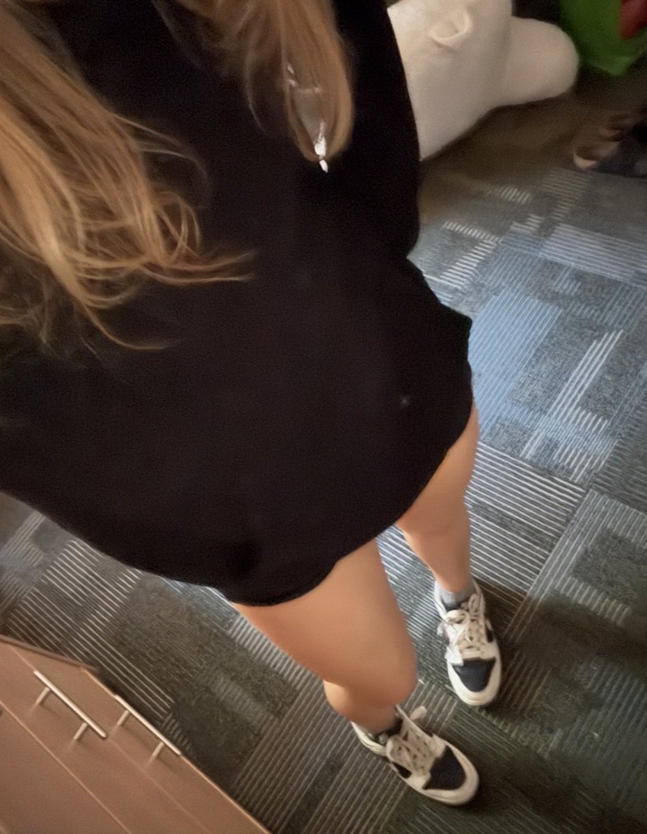 pawsieslove's tweet photo. i hate scammers ): i just want a real pathetic sugar daddy to take away my debt https://t.co/TkJjHX4Hcf