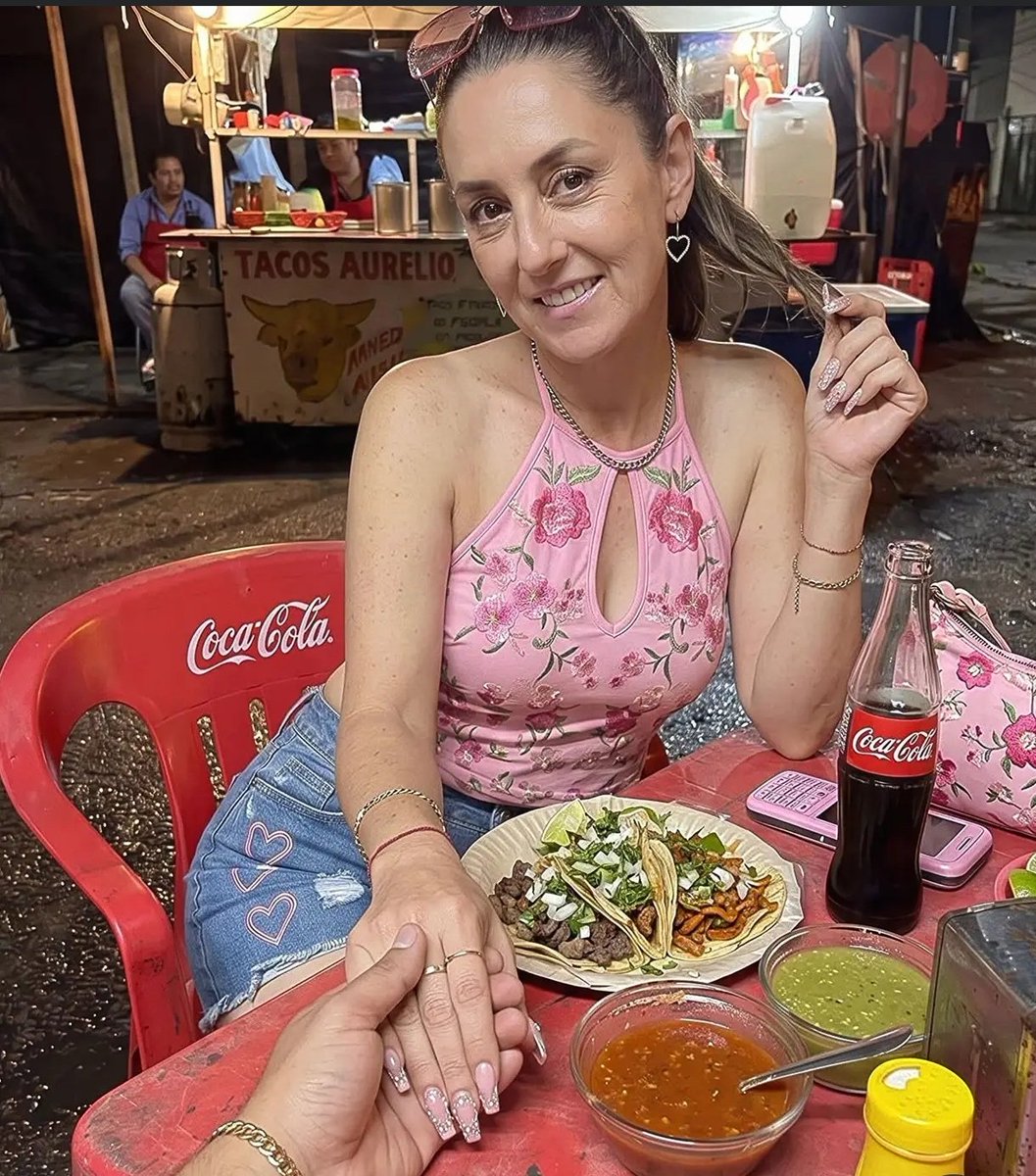 SpartanGeekTV's tweet photo. Domingo de racismo y xenofobia, me vine a desayunar con mi cita secreta.
Se parece alguien pero no lo ubico ¿alguien me puede ayudar? https://t.co/VglqxRhZfg