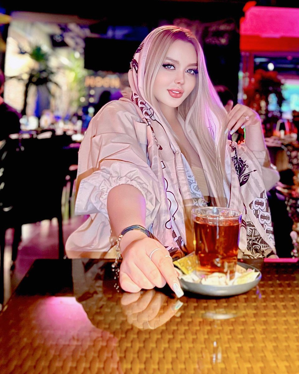 Alouash82's tweet photo. " المرء الذي لا يعرف قيمتك
 يشبه أعمى يمر بجانب حديقة مزهرة
ثم يقسم أن العالم بلا ألوان https://t.co/ZJfzdqXcLi