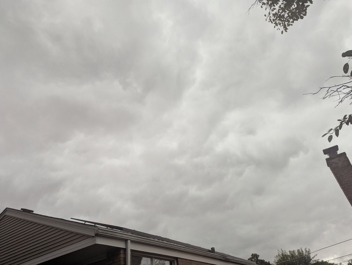 dalka's tweet photo. #ilw. Updraft clouds over Morton Grove https://t.co/JuHfDTGooI