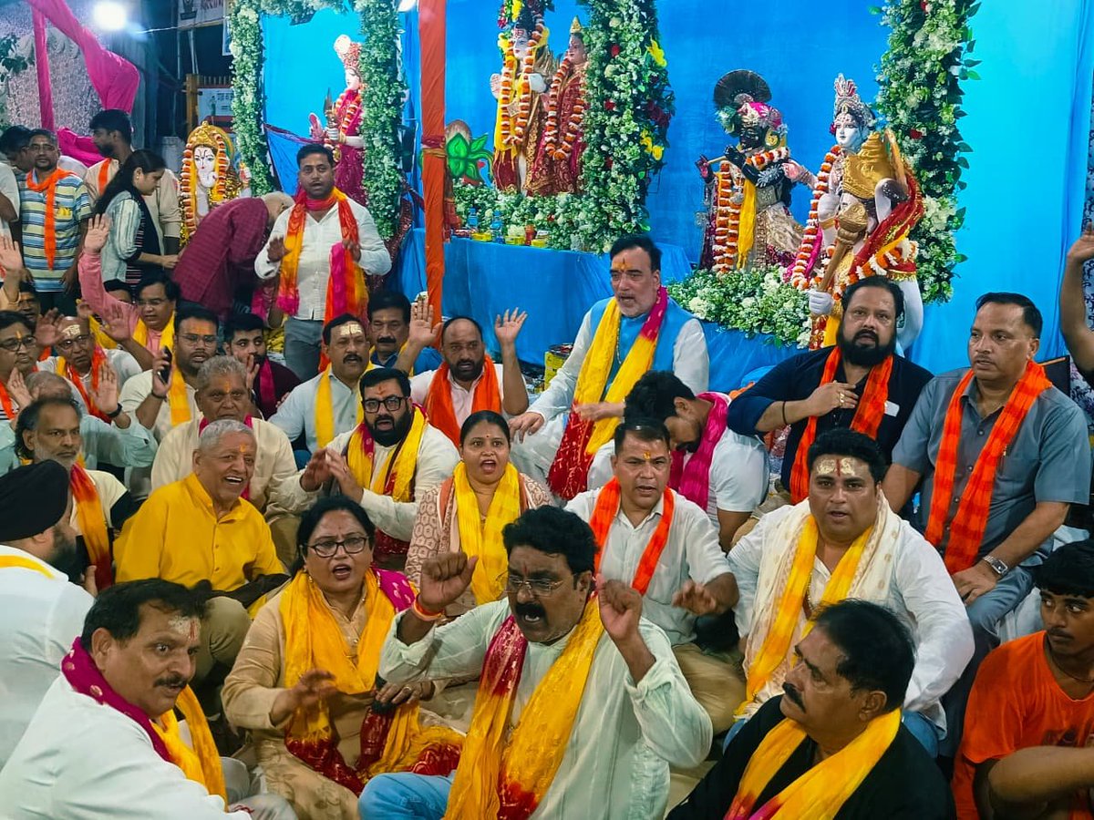 AapKaGopalRai's tweet photo. आज बाबरपुर विधानसभा के कावड़ शिविर बाबरपुर रोड पर आदि देव महादेव का आशीर्वाद लिया। https://t.co/ifoKh6w1qQ