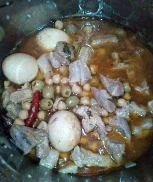 osadayelowmag's tweet photo. There is no mage here. There is only a professional cook. Now if you will excuse me my monstrous concoction requires seasoning. https://t.co/0YzE29fbwq
