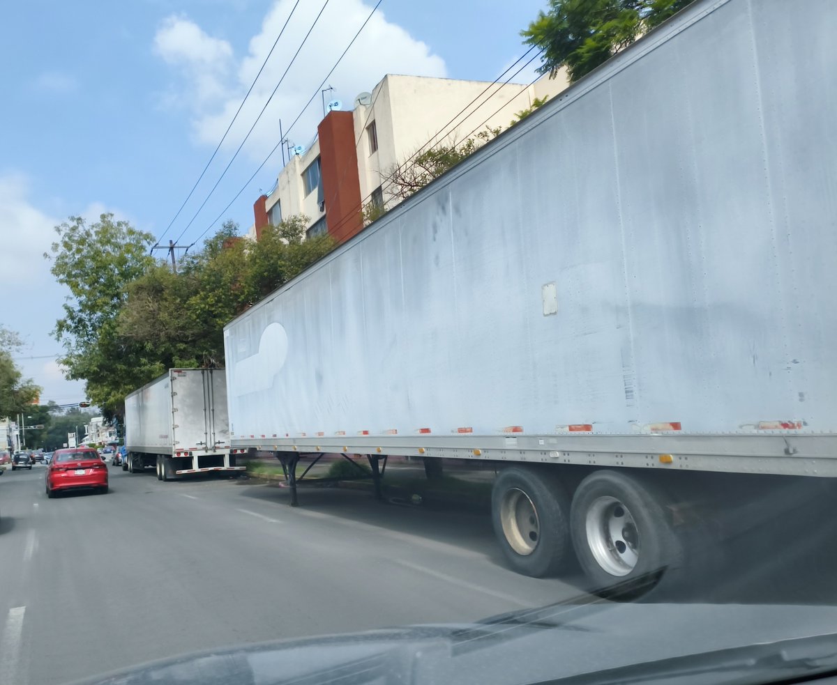 rulopj83's tweet photo. @OVIALCDMX
@UCS_GCDMX se solicita el retiro y revisión de esos 2 trailers llevan 2 semanas abandandos en esa ubicación. En margarita maza de juarez esquina con vallejo. @TuAlcaldiaGAM @C5_CDMX #TransitoGCDMX porfavor revisar la situación. 2 semanas de abandono https://t.co/hc3sXYZaaD