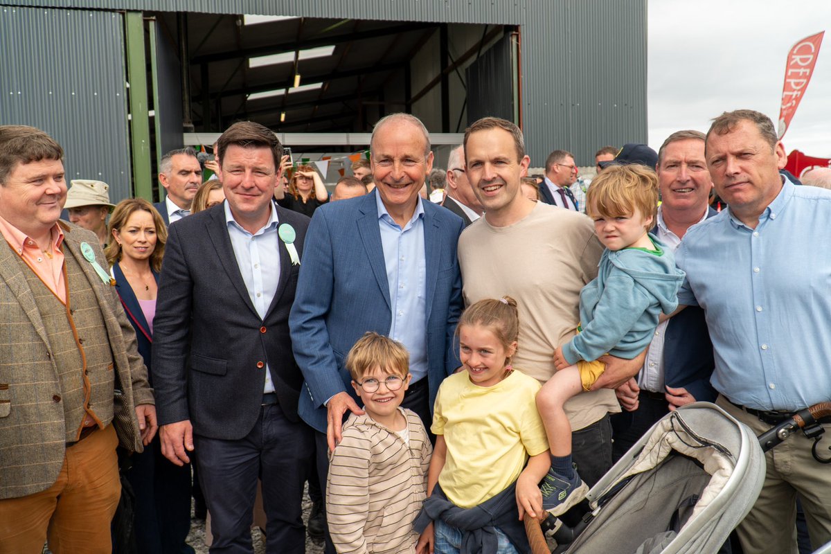 MichealMartinTD's tweet photo. A fantastic afternoon at the Tullamore Show. It was wonderful to chat with the crowds and meet so many people today.

It’s a brilliant event that personifies the very best of Irish rural agricultural life and food production. https://t.co/qGa8phxRLq