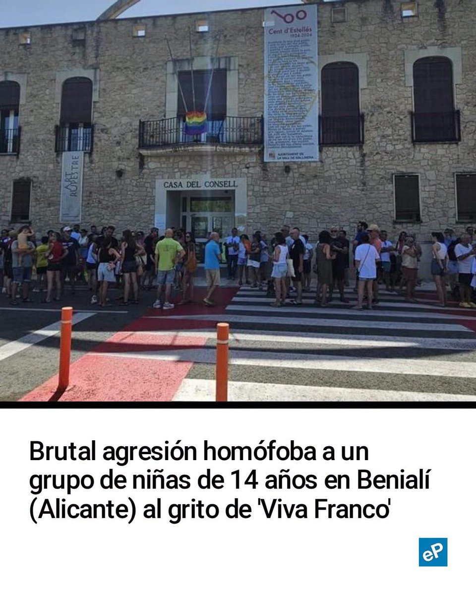 MalaMalamente's tweet photo. Cinco niñas de 14 años, vecinas del municipio, fueron atacadas anoche por tres energúmenos de entre 16 y 17 años después de que estos comenzaran a proferir insultos homófobos contra ellas al grito de "Viva Franco" o "Viva Vox".

Pero tu gran problema, tu único problema son los niños y sus padres que se juegan la vida en el mar en busca de una vida mejor.