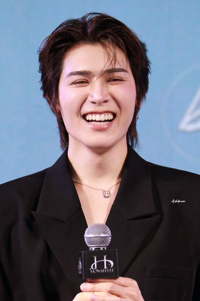 ashdmiao's tweet photo. You’re so peachy 🍑 

PeatFansignHNL

#Peatwasu #Captainpeat 
#TimeForPeatDayByHNL https://t.co/U1XHJ4S8Ks