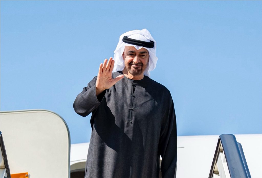 Hmd_Almarar's tweet photo. أنا سلّة حسامٍ في يمينك
تعدّي به عدوّك في الولامي
أنا لك يا نظير العين درعٍ
وذخرٍ لك انا يابن الكرامي
ولي عيّا عدوّك ما يلين
بعود الزان أوَحدّ الحسامي
سرايا كلّها نقوة اقرومٍ
يحبّون الملاقى والصدامي
وطير السعد حام على الصديق
وعلى العدوان طير الموت حامي https://t.co/MpzJaADFct