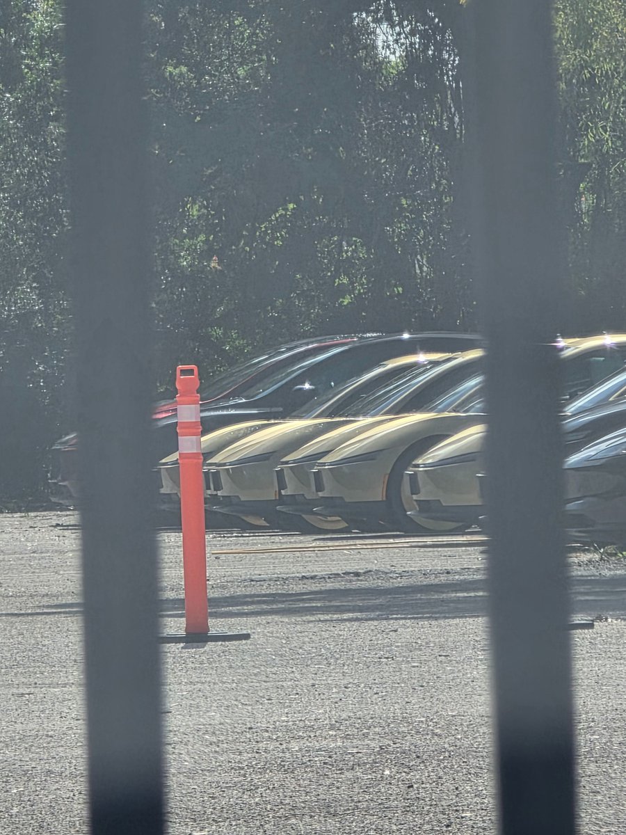 KurtMyrmel's tweet photo. Testing wait times for Tampa Robotaxi. I found the storage place for Robotaxis and test Cybercabs. It is off Dale Maybry behind what is now the Titanic Exhibition. From wait times, I think all Robotaxis leave the central hub. Farther away from the hub meant longer wait times. https://t.co/Tj0EAtRvFs