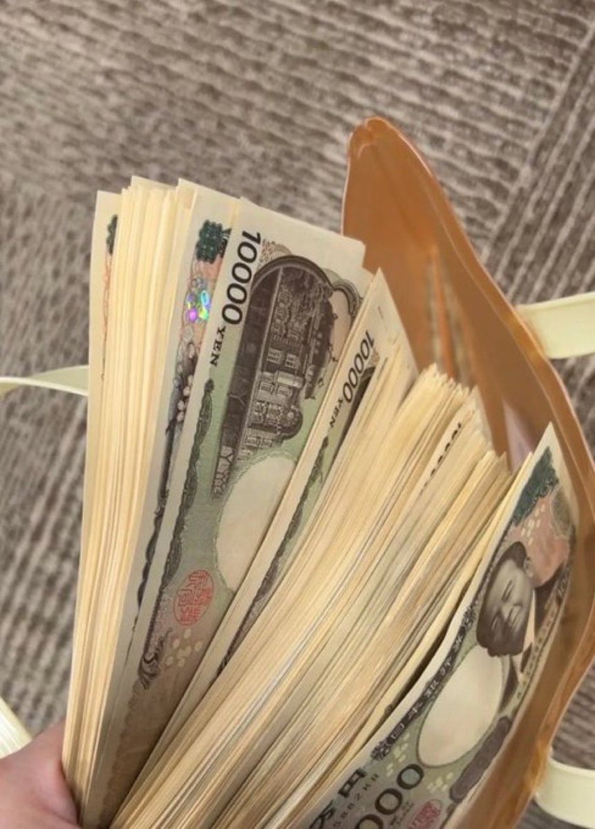 Takahashiavfb's tweet photo. 生活費これだけあれば1ヶ月は足りる？？

①足りる
②足りない https://t.co/6iYH5j5ERa