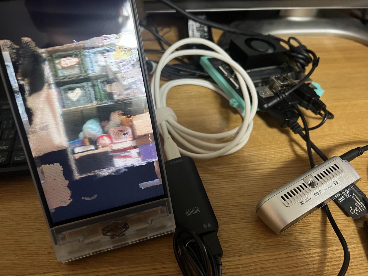 Revetronique's tweet photo. 久々にLooking Glass Goを引っ張り出して遊んでた。Jetsonでも立体視できるものなんだなぁ https://t.co/3cO4yZH1O1