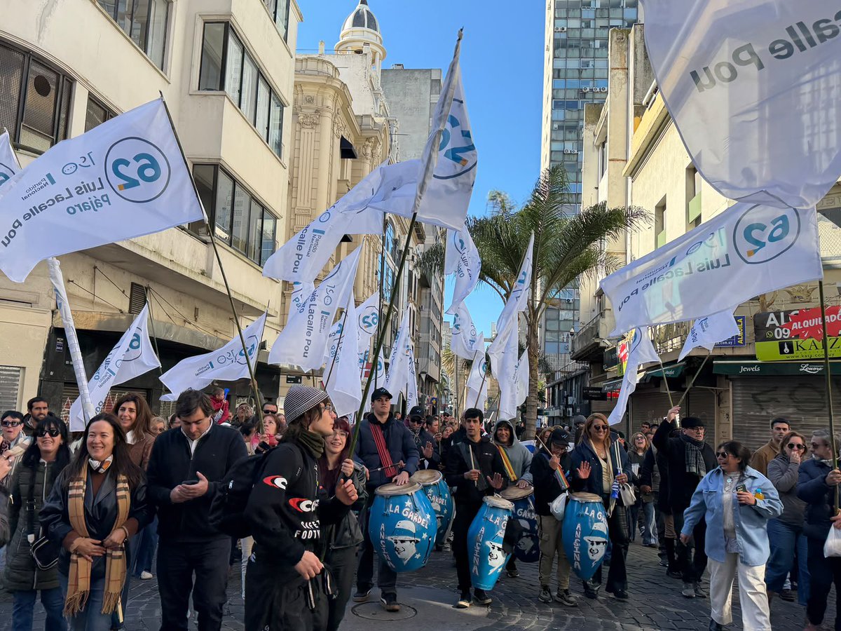 PajaroEnciso's tweet photo. 190 años @PNACIONAL y por muchos más!! Gracias a la militancia y a la barra por estar! @amo_62florida https://t.co/i5Qj4BSCPx