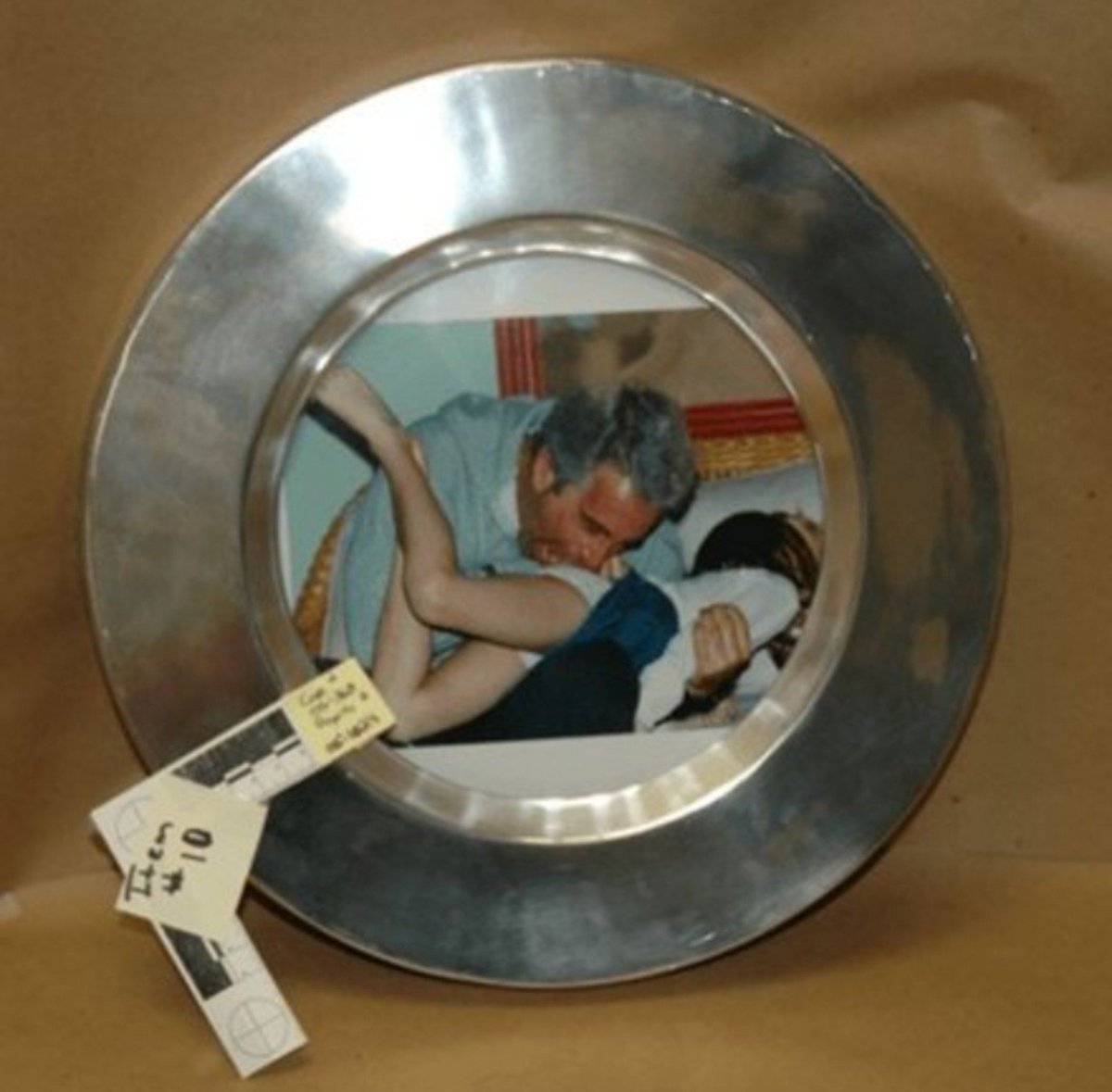gabriel_draghi's tweet photo. RAPPEL : Nous ne cesserons jamais de parler de l'affaire #Epstein 🇮🇱.

#EpsteinFiles 
#IsraelIranWar #Ingérence
#IsraelTerroristEntity
#EpsteinClass #Rothschild https://t.co/FJKyuhgGni
