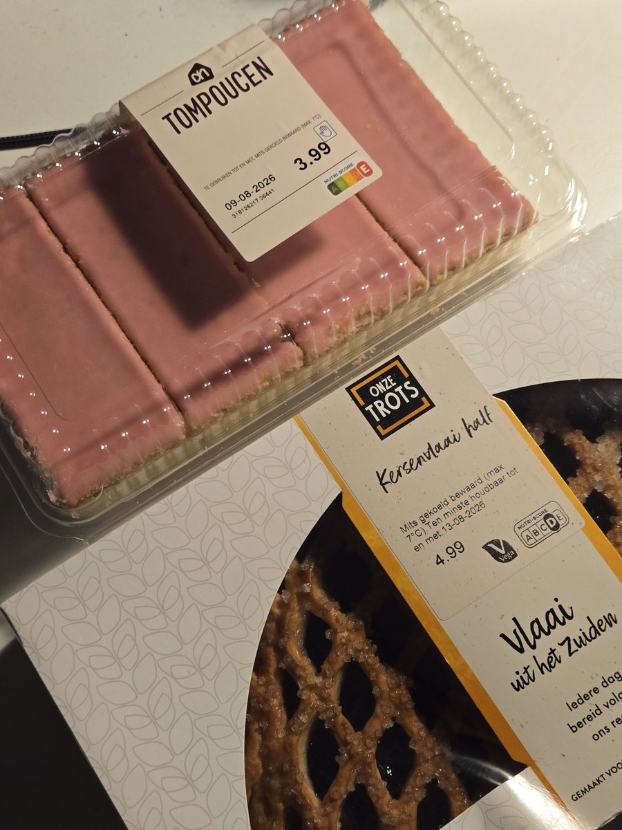 158rhr522's tweet photo. 車一時間はしらせてオランダいってきた、、スーパーでケーキとスペアリブとじゃがいもスープを買ったよ、、 https://t.co/5nHdqjGHJm