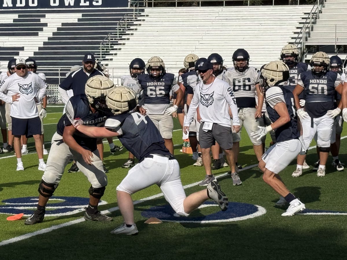 hondoisd1's tweet photo. All about preparation for the seasons! 🏐🏈 Our Owls showed up, brought the energy, and had  plenty of Owl Pride at the volleyball scrimmages and football intrasquad day! The seasons are almost here! Let’s go, Owls! 🦉💙 https://t.co/LjN0HB7PtT