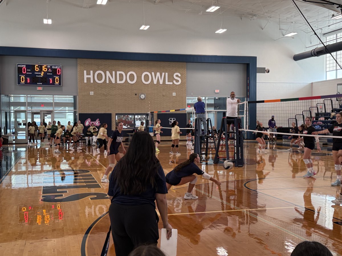 hondoisd1's tweet photo. All about preparation for the seasons! 🏐🏈 Our Owls showed up, brought the energy, and had  plenty of Owl Pride at the volleyball scrimmages and football intrasquad day! The seasons are almost here! Let’s go, Owls! 🦉💙 https://t.co/LjN0HB7PtT