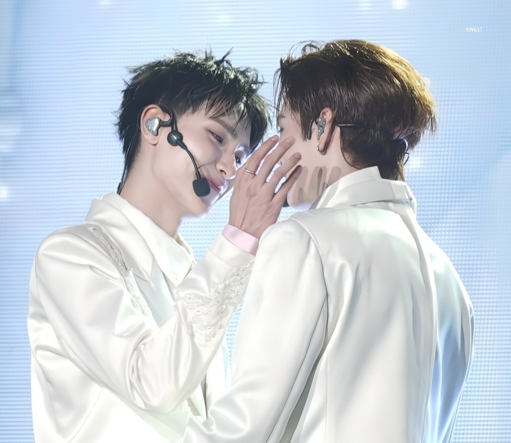 YingLi_JNM's tweet photo. สายตาคือรักเธอมากกก ขอให้รักกันไปนานๆเลยนะ

JUNIORMARK ALWAYS SUNNYMOON

#JuniorMarkConcertD3 #junniorrs #markjrtn #JuniorMark https://t.co/twjaaExgu2
