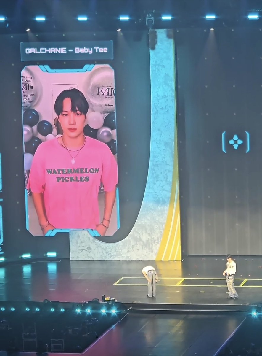 KAIst88's tweet photo. this is the clearest image of the idols respect for jongin https://t.co/iPk6fwMqy4