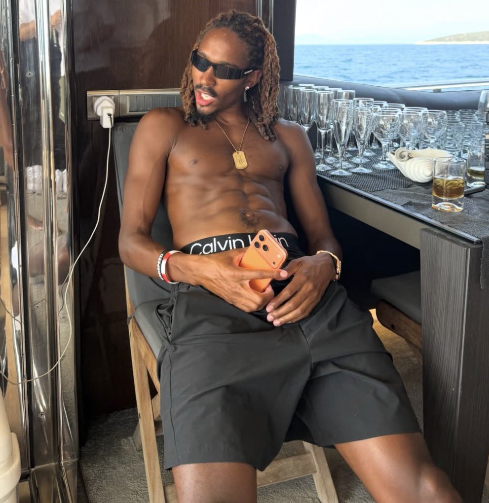 dollifiedtrade's tweet photo. he is so fuckin fine man like whatever happy birthday and thank you to your parents 😭 https://t.co/qhJUJxJpfi